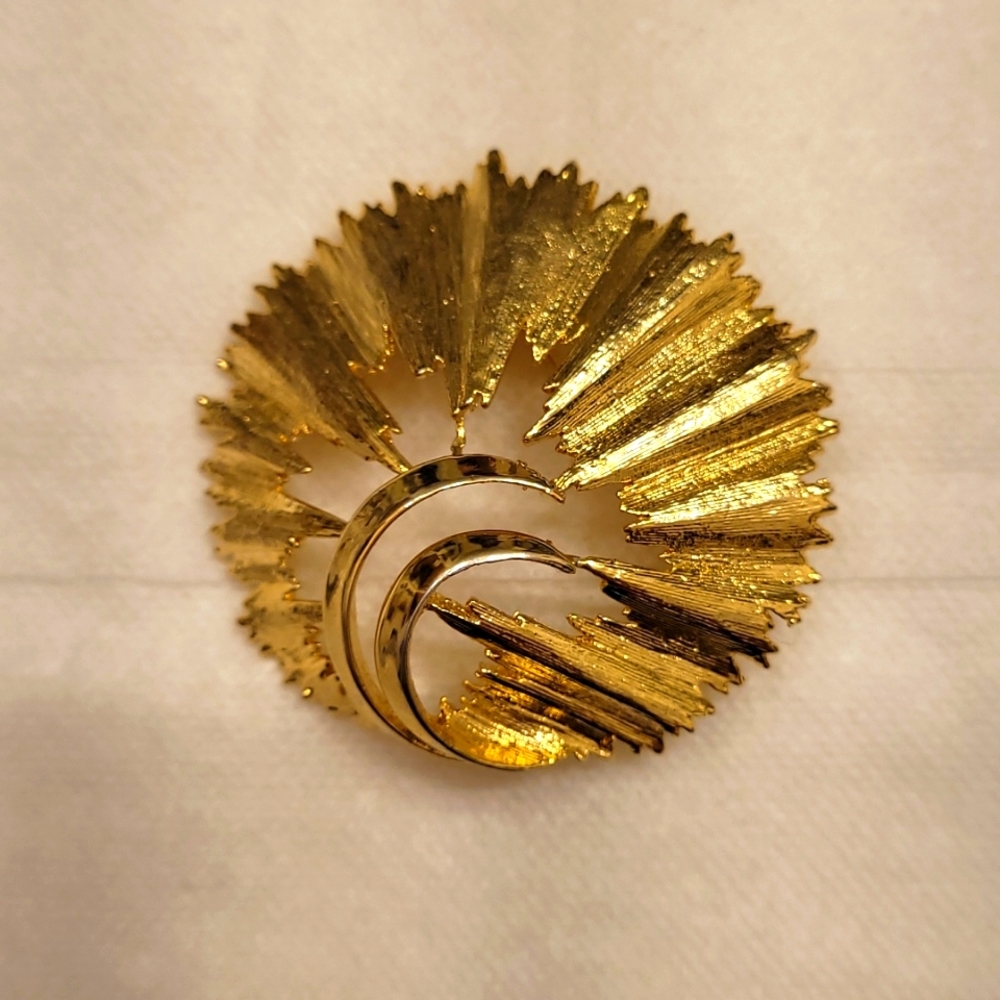 A1 gold tone brooch.